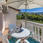 Mediterranes Nur 470 Meter Zum Mit Meerblick, Babybett, Grill Povile