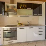 Mediterranes Nur 470 Meter Zum Mit Meerblick, Babybett, Grill Apartment *