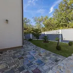 Apartment Mediterranes Nur 470 Meter Zum Mit Meerblick, Babybett, Grill Povile