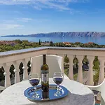 Mediterranes Nur 470 Meter Zum Mit Meerblick, Babybett, Grill
