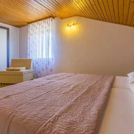 Mediterranes Nur 470 Meter Zum Mit Meerblick, Babybett, Grill Apartmán Povile