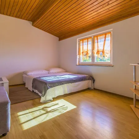 Mediterranes Nur 470 Meter Zum Mit Meerblick, Babybett, Grill Apartmán