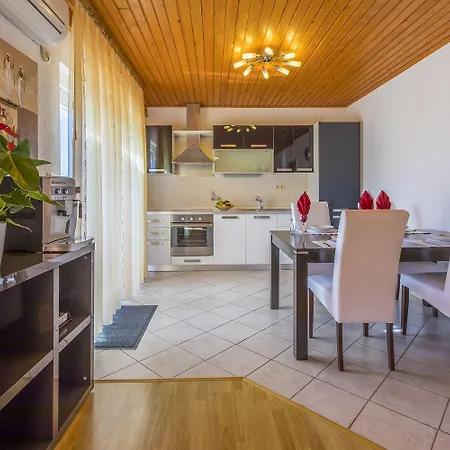Apartmán Mediterranes Nur 470 Meter Zum Mit Meerblick, Babybett, Grill