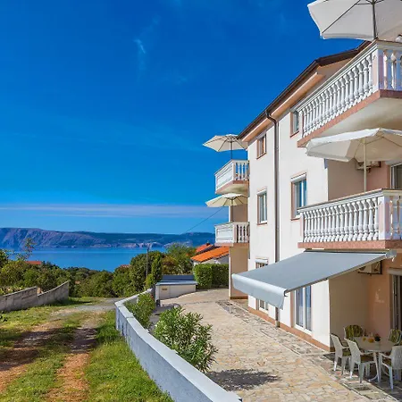 Apartment Mediterranes Nur 470 Meter Zum Mit Meerblick, Babybett, Grill Povile
