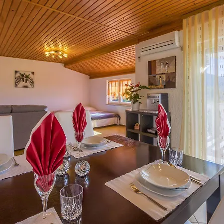 Mediterranes Nur 470 Meter Zum Mit Meerblick, Babybett, Grill