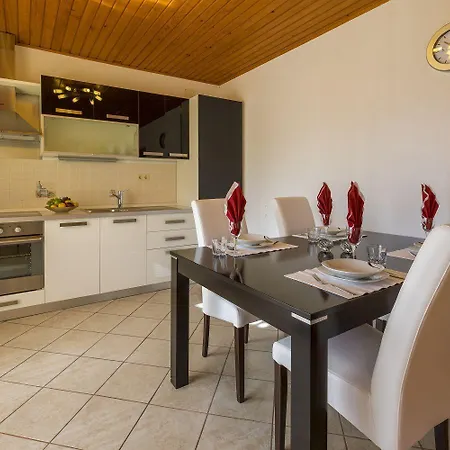 Mediterranes Nur 470 Meter Zum Mit Meerblick, Babybett, Grill Apartmán *