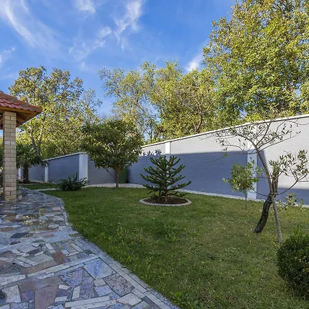 Mediterranes Nur 470 Meter Zum Mit Meerblick, Babybett, Grill Povile