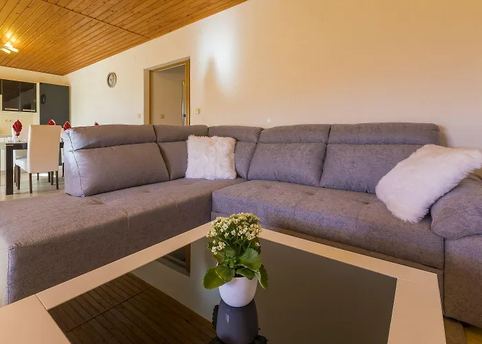 Mediterranes Nur 470 Meter Zum Mit Meerblick, Babybett, Grill Апартаменты Повиле