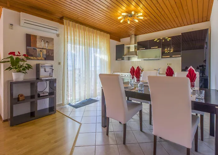 Mediterranes Nur 470 Meter Zum Mit Meerblick, Babybett, Grill Апартаменты Повиле