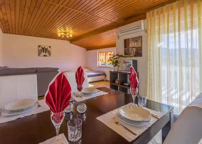 Mediterranes Nur 470 Meter Zum Mit Meerblick, Babybett, Grill