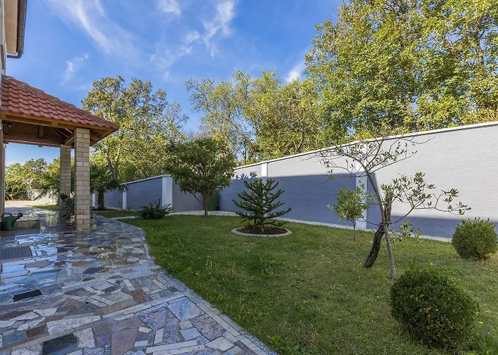 Mediterranes Nur 470 Meter Zum Mit Meerblick, Babybett, Grill Повиле