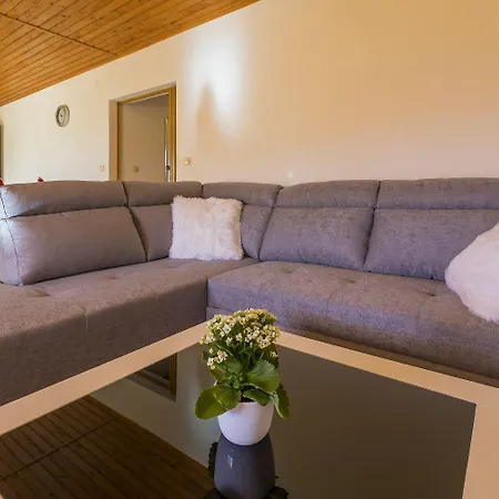 Mediterranes Nur 470 Meter Zum Mit Meerblick, Babybett, Grill Appartamento Povile