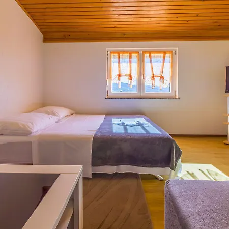 Mediterranes Nur 470 Meter Zum Mit Meerblick, Babybett, Grill Appartamento Povile