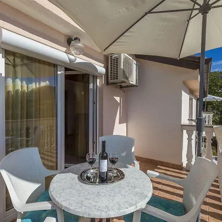 Mediterranes Nur 470 Meter Zum Mit Meerblick, Babybett, Grill