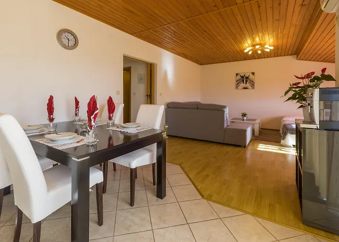 Mediterranes Nur 470 Meter Zum Mit Meerblick, Babybett, Grill *